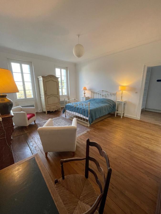La Maison du Port Mortagne-sur-Gironde Extérieur photo
